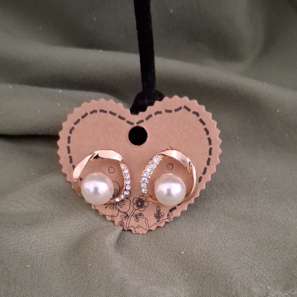Elegant Gold and Pearl Earrings